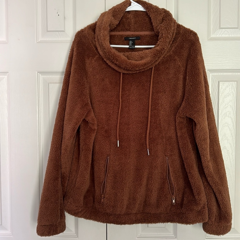Fuzzy long-sleeved pullover